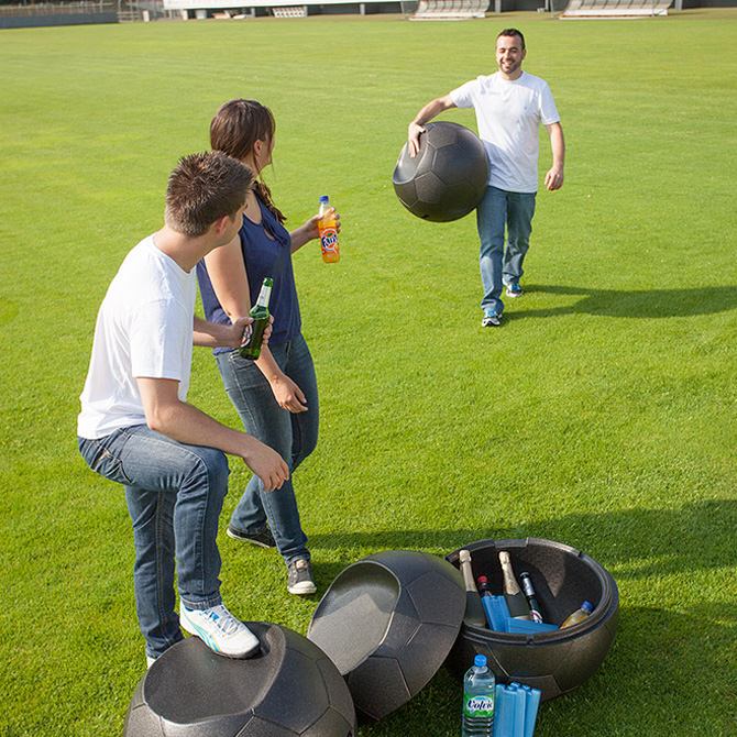 Fussballsitz aus schwarzem EPP