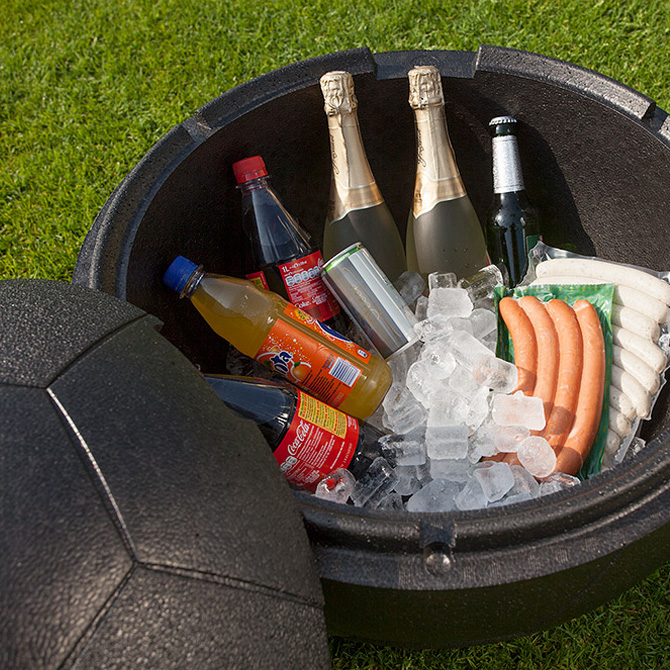 Fussballsitz aus schwarzem EPP